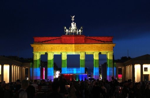 Dutchbirdie9194's tweet photo. Congratulations Germany 🌈🌈🌈🎉🎉🎉 (it was about bloody time!!) #marriageequality https://t.co/5hx0lJXbVM