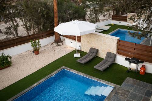 RomanovaElina's tweet photo. @TripMyanmar @TravelIndustry If you want to spend the best holiday in your life, you must go on Cyprus. Book the room at Caprice Spa Resort-https://t.co/WbG416z6YE https://t.co/vx56mH4fq4