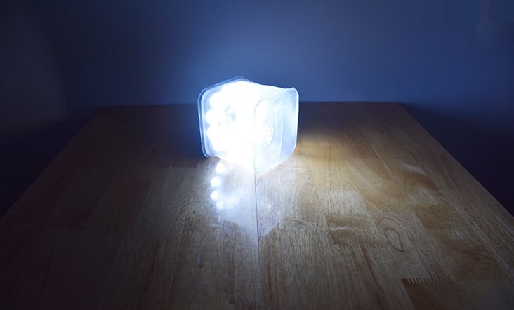 maqingchang's tweet photo. new solar foldable light in 2017! #solarLight, #SolarLamp. via https://t.co/pXgt6GhdT7 https://t.co/zWf3LFfVaZ