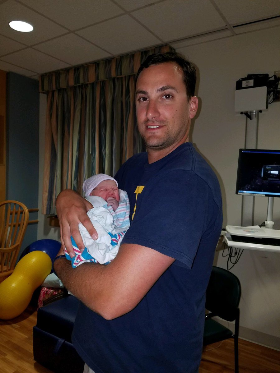 Congrats to <a href="/CoachKyleGallo/">Kyle Gallo</a> w/his beautiful baby girl this morning! She is the world! #Godfather