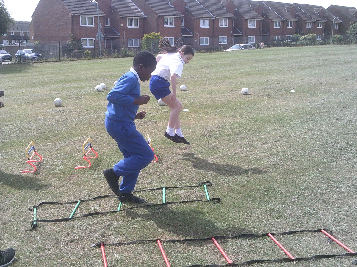 MeredaleSchool's tweet photo. Health &amp; Fitness Day 4: Gillingham FC coaches for all, pre-school joined wake up shake up, passion fruit snacks.  #Meredale #Sport #Football https://t.co/1fYUtqSs7Q
