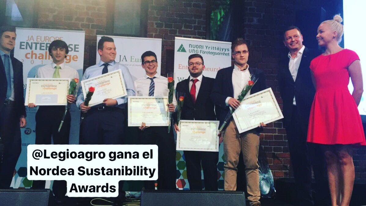 SpinupCyL's tweet photo. Los chicos de @legioagro se hacen con el Premio Nordea a la Sostenibilidad en la competición internacional de #Helsinki!! ENHORABUENA @jcyl https://t.co/Fb5Z9JqSbI
