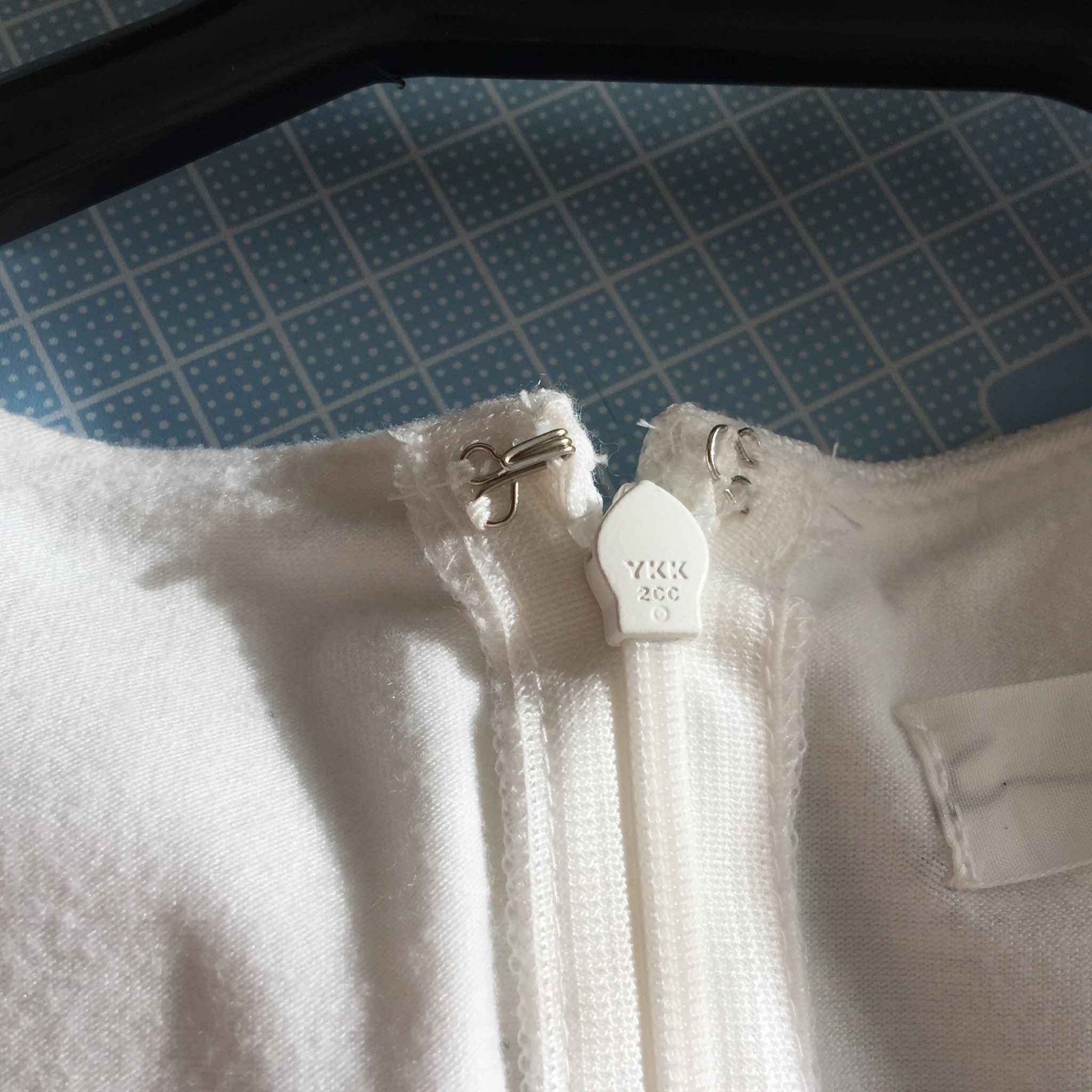 ブローレンヂ Redflamingo44 ワンピースの後ろファスナーのホック Twitter