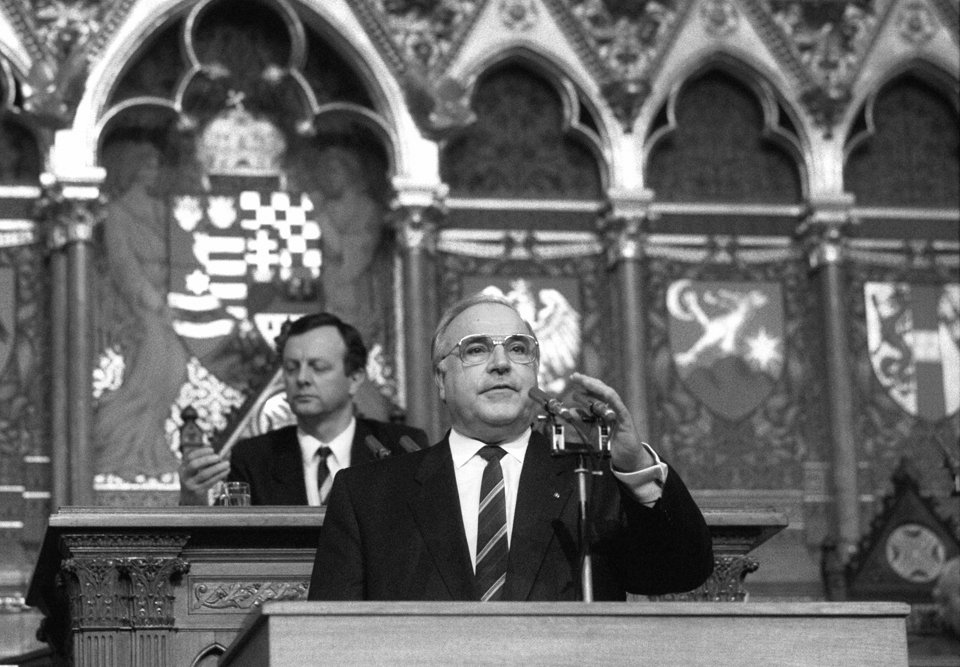 Péter Györkös (@p_gyorkos) on Twitter photo Mein (halb)persönlicher Abschied von Helmut Kohl berlin.mfa.gov.hu/deu/news/dr-gy… #helmutkohl #Ungarn Mein (halb)persönlicher Abschied von Helmut Kohl berlin.mfa.gov.hu/deu/news/dr-gy… #helmutkohl #Ungarn