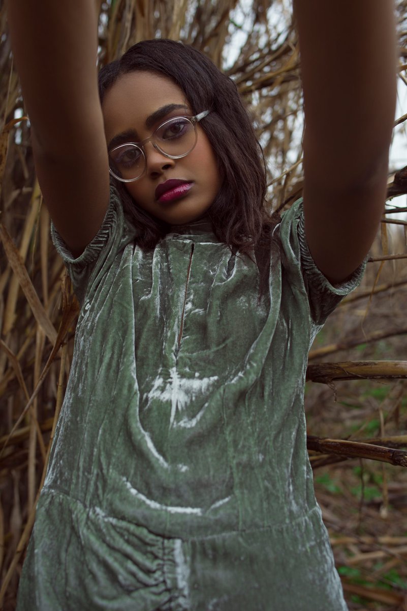 #Contraste de tonos y #delicadeza construyen una atmósfera de #estilo rodeada de #naturaleza @WAG1MAG #EDITORIAL.