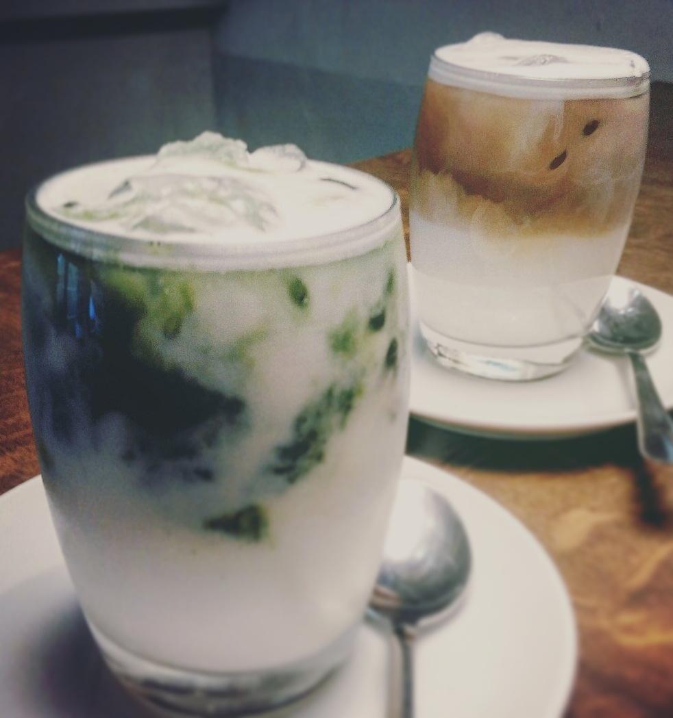 MantraBudapest's tweet photo. Which iced -cchino is your favorite?  Matchaccino or Cappuccino? 😊 #specialtycoffee #icedcoffee #matcha https://t.co/FxVYJytWmn