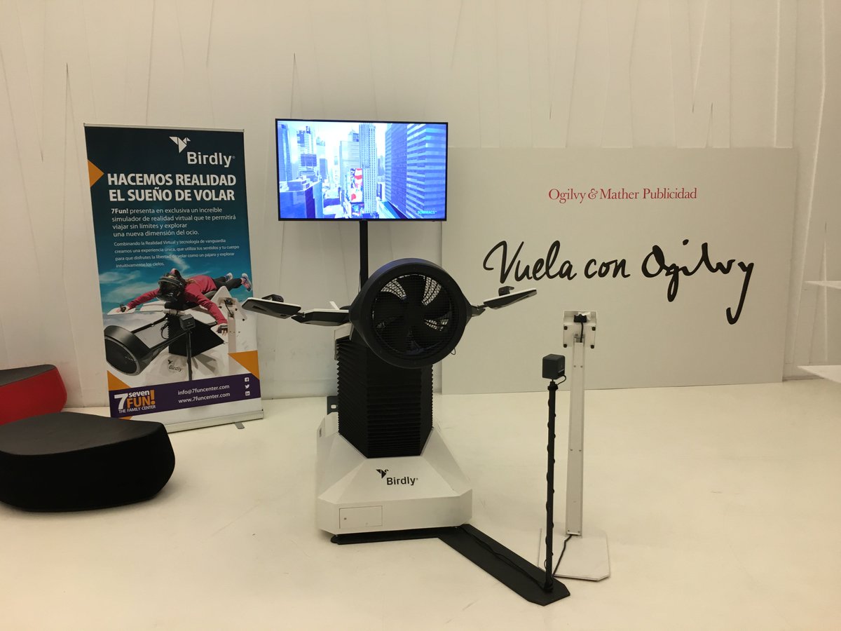 7funcenter's tweet photo. Hoy el equipo de @OgilvyES esta descubriendo Nueva York a bordo de nuestro Birdly. ¡Buen vuelo amigos! #7funcenter #Birdly #RealidadVirtual https://t.co/OPEpkREEfG