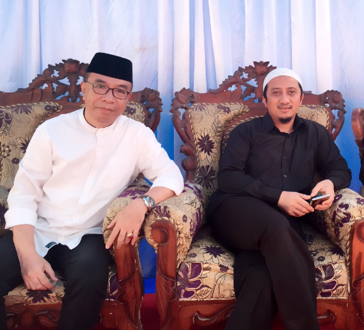 ZakkirBaim's tweet photo. Alhamdulillah bisa bersilaturahim dg Almukarram Ustd @Yusuf_Mansur yg hadir pd undangan kelg di Tonggorisa Kab Bima NTB. Barakallah.. https://t.co/T7zhPdoYWg
