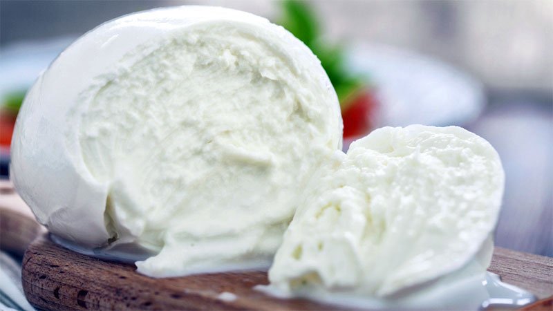 cheese_home's tweet photo. Кампания - место, где делают самую лучшую в мире пиццу. А какая же пицца без настоящей свежайшей моцареллы на молоке черных буйволиц?) https://t.co/qsXtfHfe2e