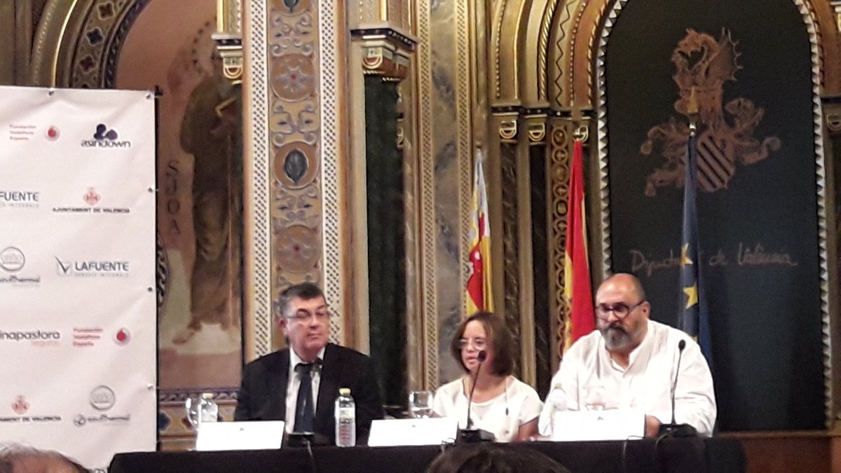Comienzo del ACTO DE RECONOCIMIENTO DE EMPRESAS COLABORADORAS de ASINDOWN, donde @AEDIPE_CV recibe galardón, por su presidente <a href="/juanpibb65/">Juan Pablo Borregón</a>.
