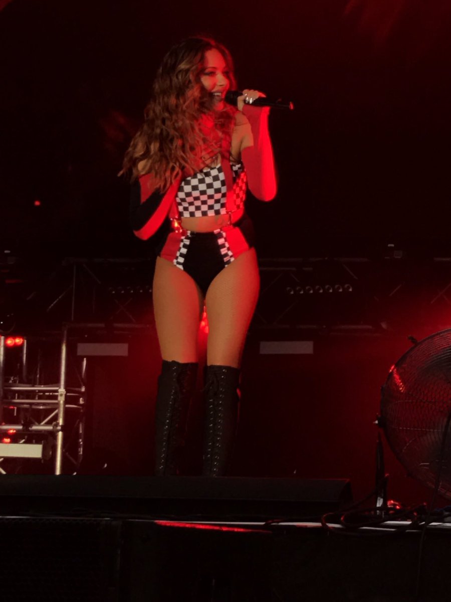 JadeAmeliaPH's tweet photo. 06.29.17 | Jade performing at #SummerShoutOutTour in Dundee! #LittleMixDundee (via @justjadeamelia) https://t.co/k9yoCyggKk