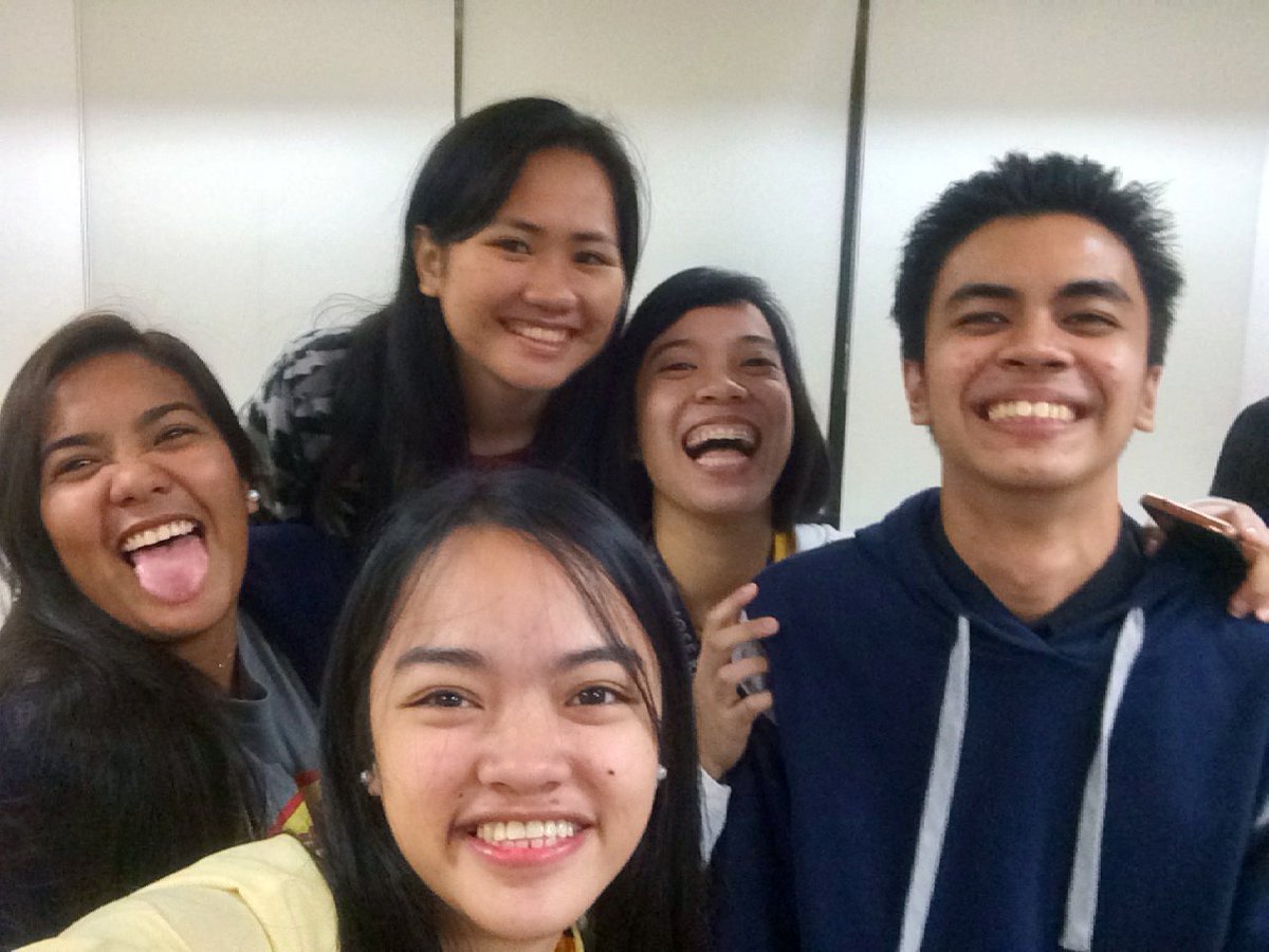 _carissacuala's tweet image. Sobrang lamig po kasi sa JRU 😁😂💙 #TeamJacket @Renzkyyy @gelaveluz @graciagorg @marydianneombao @oneofthepearls @Beyyamber @JGFajuraREAL