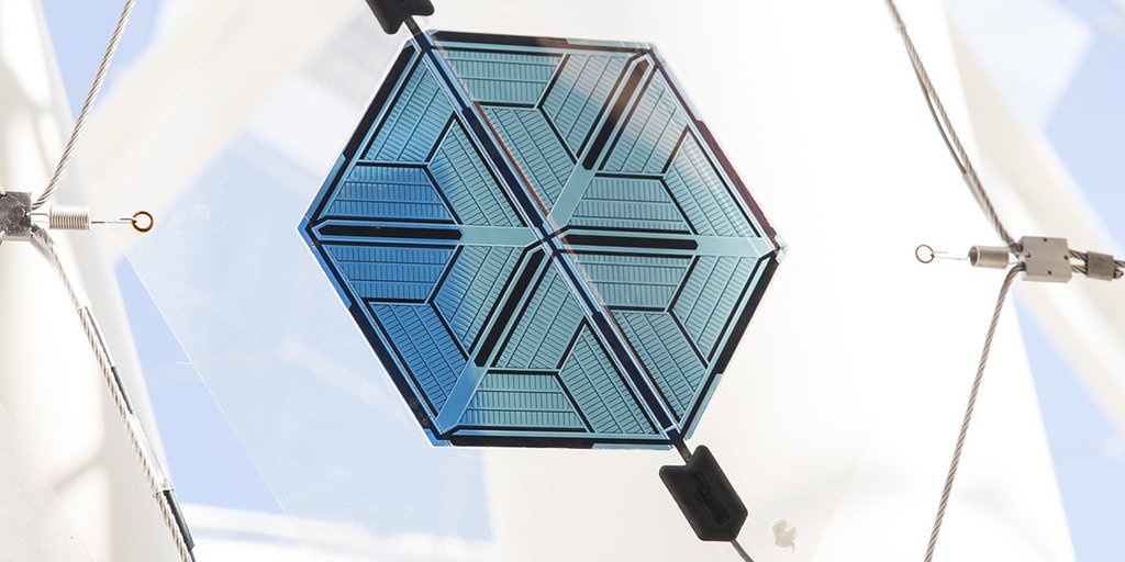 SubstanceETS's tweet photo. Un film transparent extrafin qui révolutionnera l’#électronique https://t.co/VIfbPLM1L8 #recherche #tech #science #nanométrie https://t.co/miS4F6Zubp