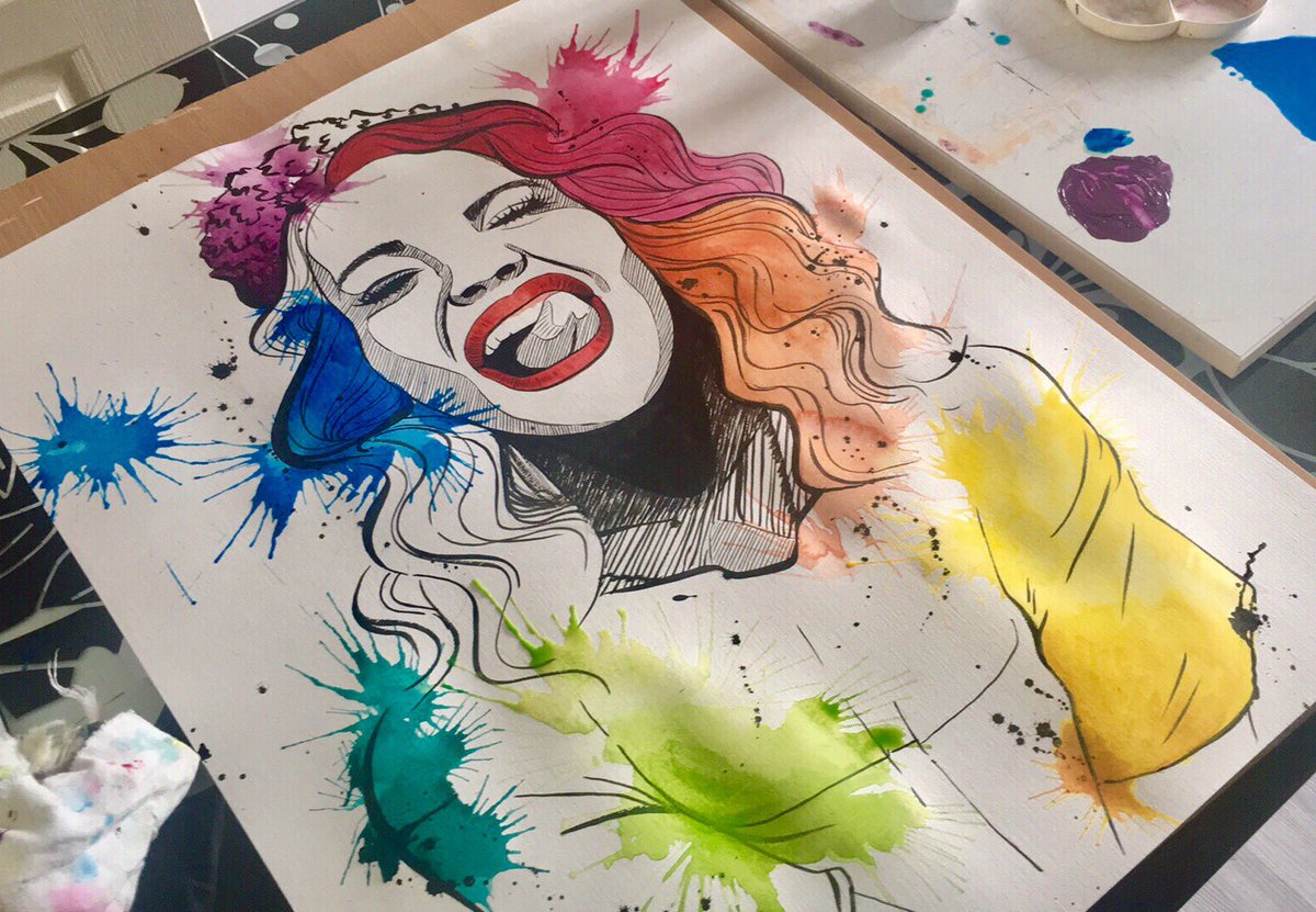 SarahMetais's tweet photo. 🎵 colore la foule, colore mes veines... 🎶 #femmes #summer https://t.co/WCQW80O7jg