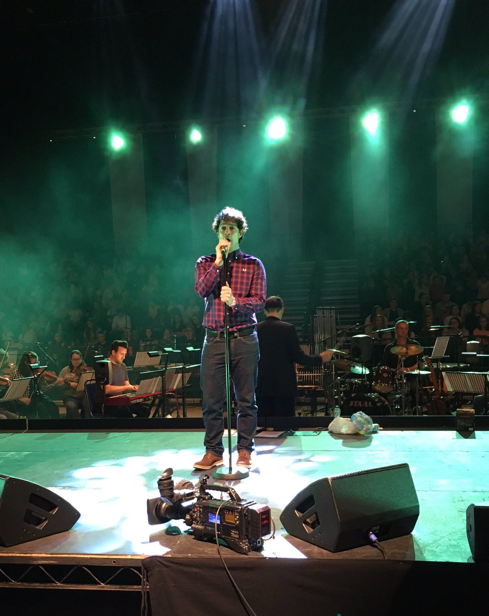 MrsJudeRussell's tweet photo. @Lilsar29 and I are living it up with the stars @leemeadofficial #notabaddayatwork πΆπΆπΆ https://t.co/EmKr1fIXHX