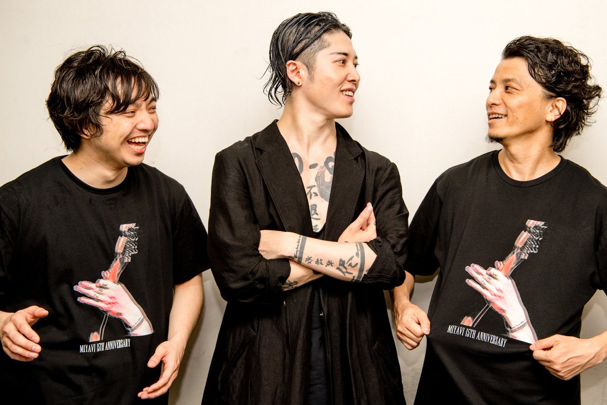 MIYAVIさん、三浦大知さん、KREVAさんが @theMINDAID のTシャツを着て