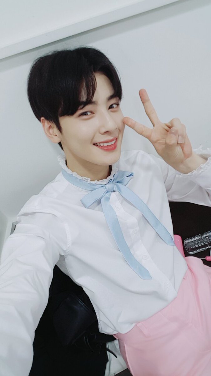 offclASTRO's tweet photo. NRG 선배님 '할수있어' 기사가 났었다니.... 스포실패....ㅎㅎㅎ><😅😅😅 하하핳... 😂
진차에서 만나요♡♡♡ https://t.co/8efv63LIW4