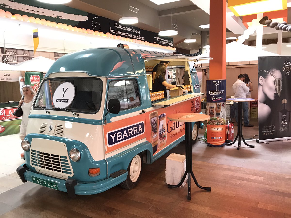 Gastreaft's tweet photo. @Gastreaft de nuevo con el @GrupoYbarra  en la feria de productos de Andalucía en Carrefour San Juan de Aznalfarache @nachonrufo #foodtruck https://t.co/SpiyllMOK5