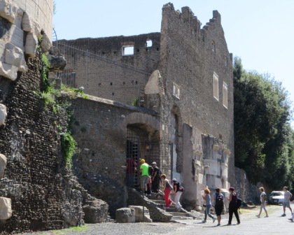 Nuove regole per i biglietti d'ingresso ai siti della Via Appia Antica - viaappiaantica.com/2017/06/30/nuo…