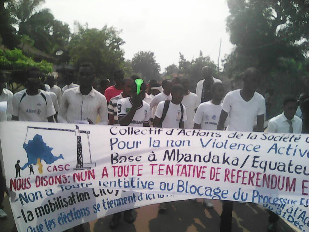 ida_sawyer's tweet photo. Mobilisation citoyenne à #Mbandaka #Equateur: Non à toute tentative du référendum ou blockage du processus électoral #RDC #Congo https://t.co/KLFjBTyh91