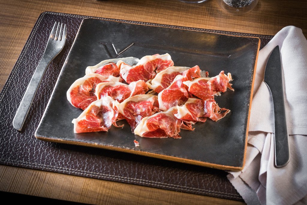 Varrone_MI's tweet photo. Prosciutto di spalla iberico Jamón Joselito Gran Reserva 2012. Il re dei prosciutti, provare per credere. https://t.co/2f6umAHQLT