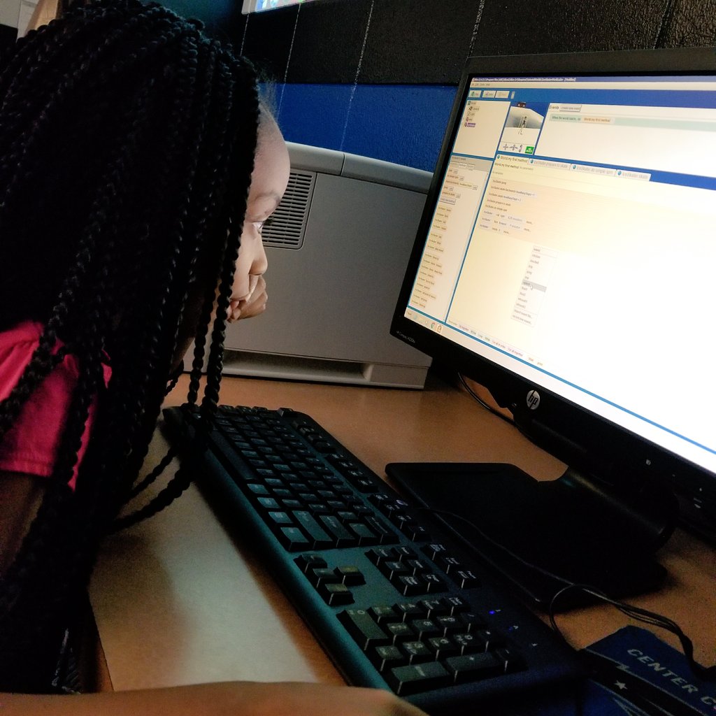 learnjelly's tweet photo. Elementary kids at the @citybeautiful Rosemont center learning how to transform a story they wrote into an animation w/ code. @orlandomayor https://t.co/PUrqEDOfEM