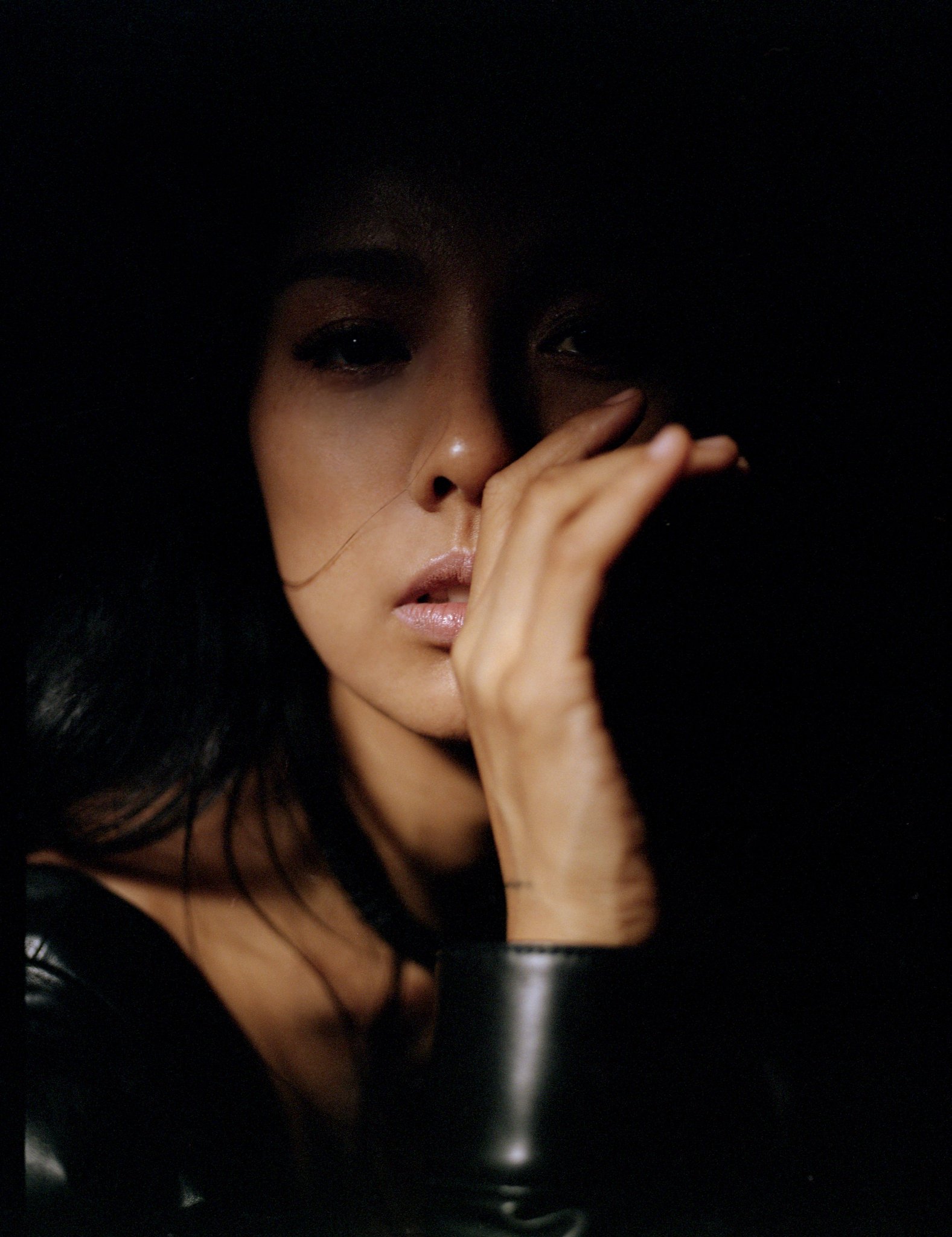 Lee Hyori >> Album "Black" - Página 2 DDkHotrVwAEfjXF