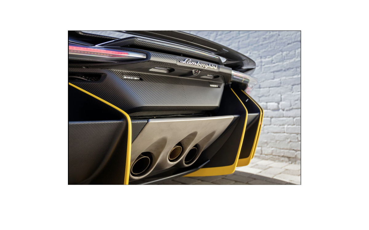 LuxuryTVNetwork's tweet photo. Carbon fiber LAMBORGHINI CENTENARIO supercar arrives in Beverly Hills https://t.co/cDZ1sGwkp8 @TaiGreene @EXTHUSIA @NowistheNext @EXLabsNet https://t.co/tQFrFp5BM3