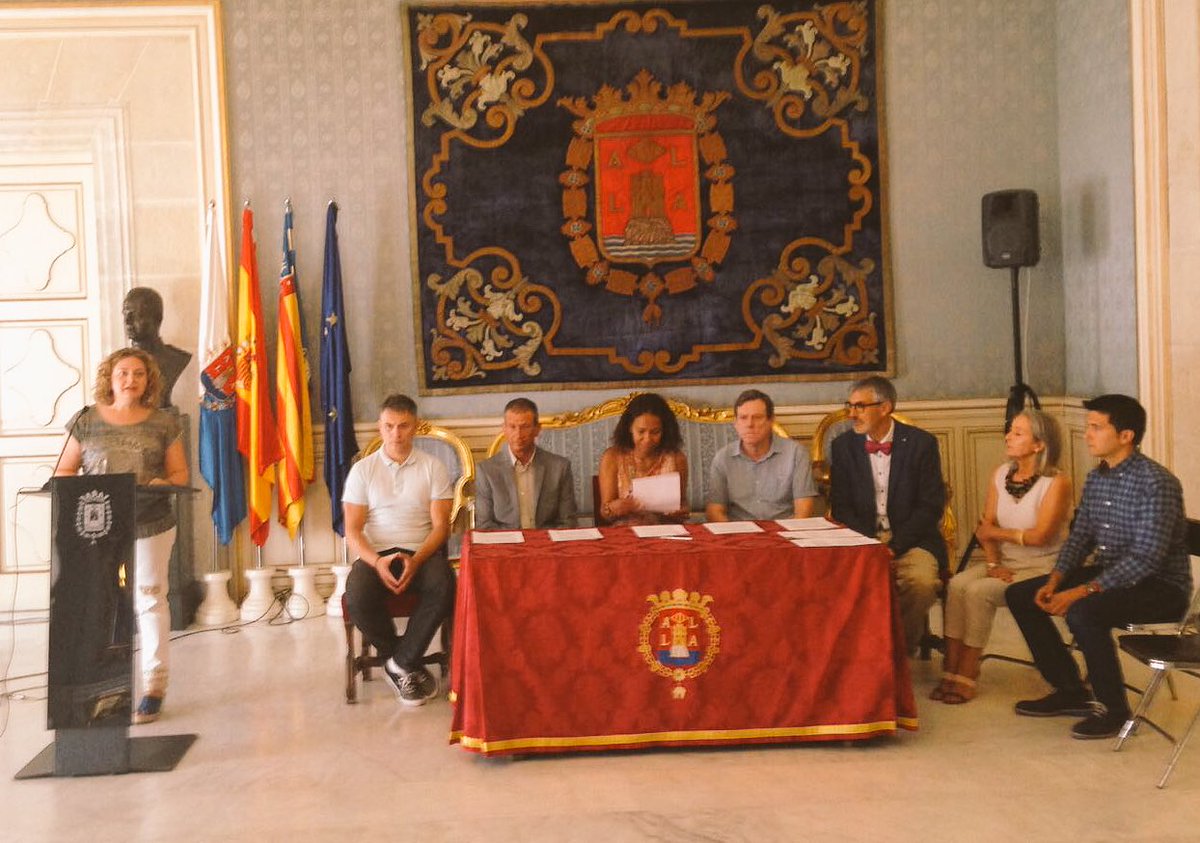 Firma del Convenio de adhesión a la #RedSanitariaSolidariaAlicante entre las entidades participantes y <a href="/medicusmundi/">medicusmundi 🇵🇸</a> en Ayto #Alicante