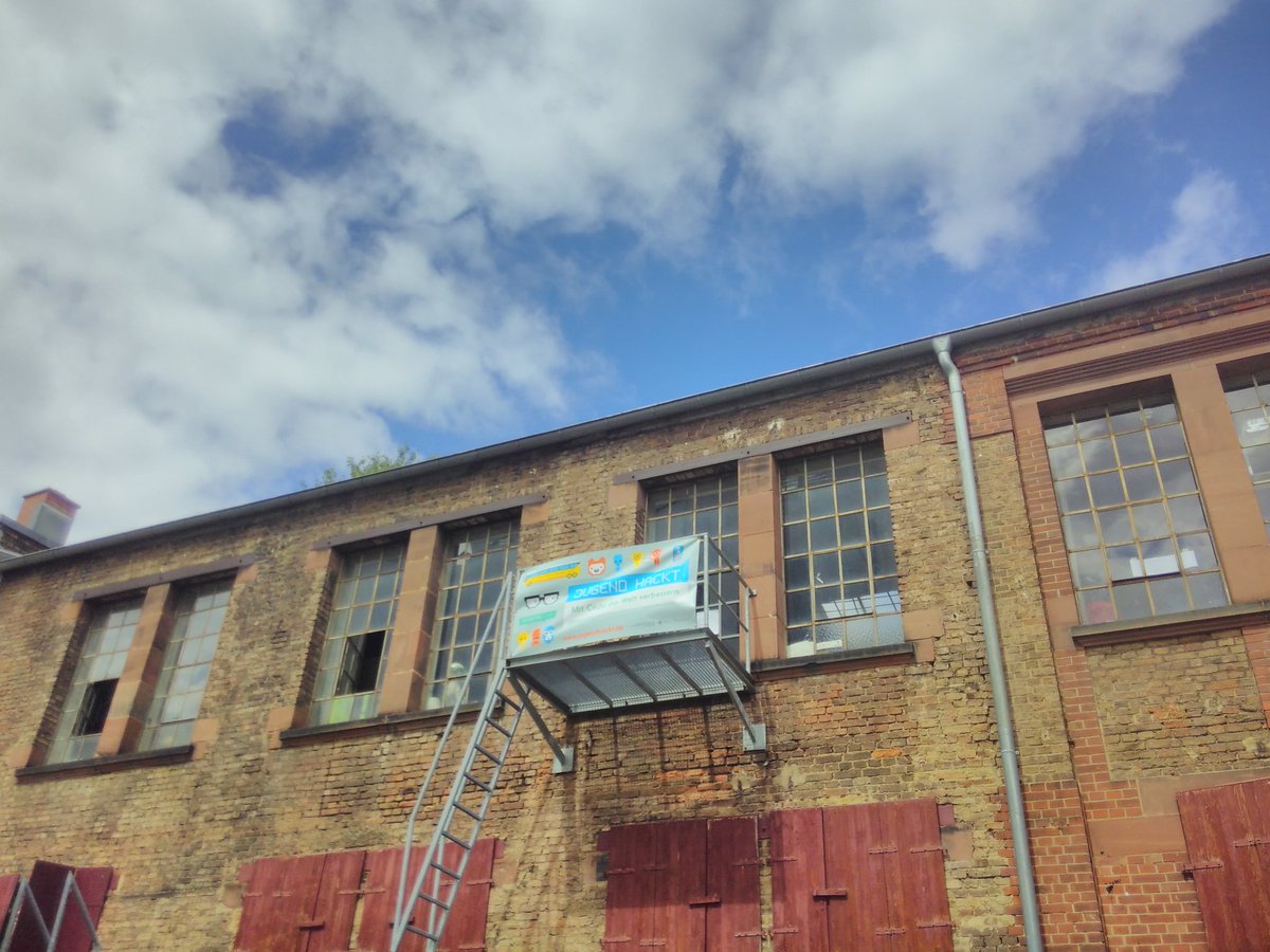 jugendhackt's tweet image. Alles fertig! Und was für eine nice location für das erste @Jugendhacktffm \o/ #vorfreude #node17 #jugendhackt