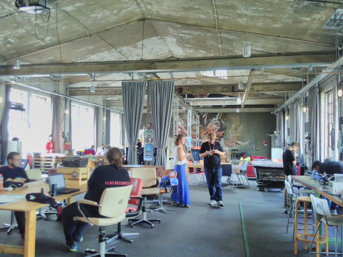 jugendhackt's tweet image. Alles fertig! Und was für eine nice location für das erste @Jugendhacktffm \o/ #vorfreude #node17 #jugendhackt