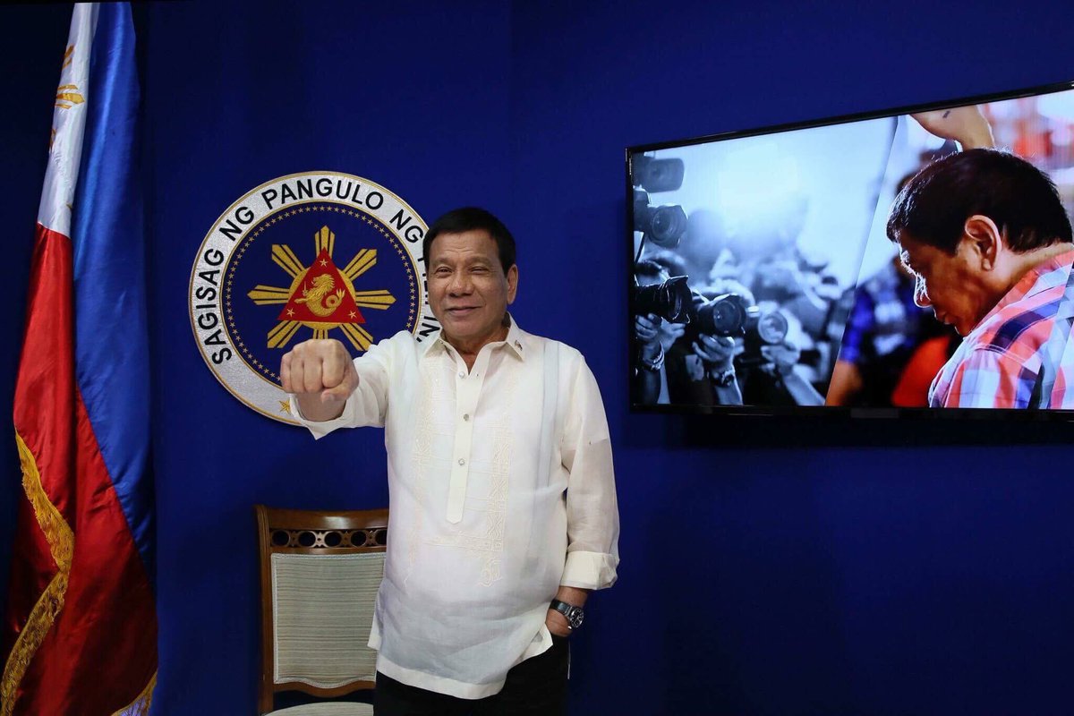j0ebrain's tweet photo. Happy 1st EXCELLENT year PRESIDENT TATAY RODY DUTERTE! #SaludoDUTERTE https://t.co/AUs5IzzNAP
