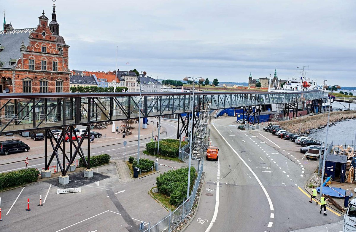 ForSeaFerries's tweet photo. Idag invigs den nya glasinklädda gångbron i Helsingör, som förbinder Mercandia-färjorna med färjeterminalen. https://t.co/R0PxD1Ply5 https://t.co/nSGlXIQs1v