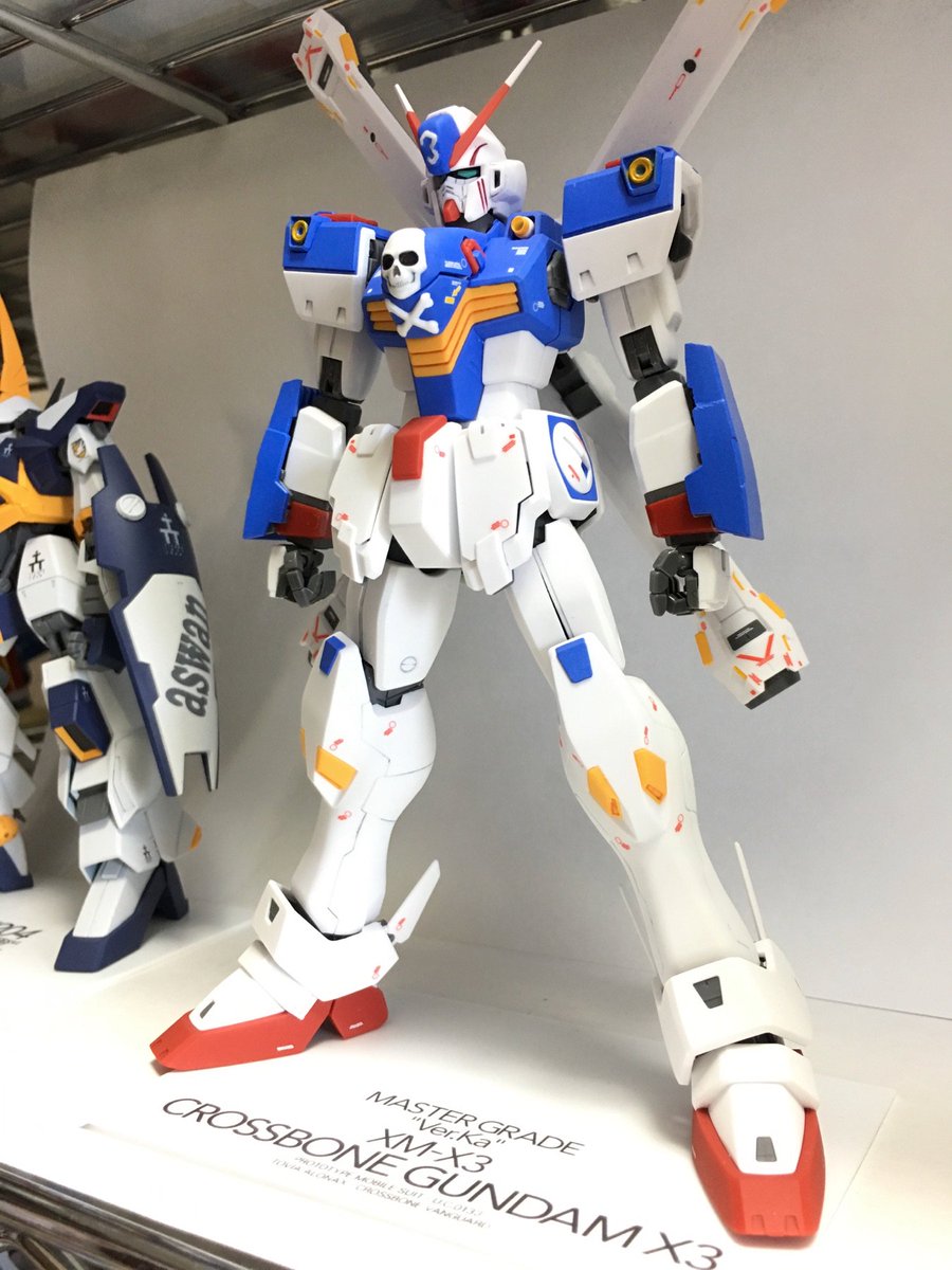 杉浦印字 別 على تويتر ガンプラ部 Mgクロスボーンガンダムx3 腕組みました Not腕組み デカール貼り時の分離用にきっちりハメてないのでまだアレですけど けっこう直線的でシンプルなフォルムなのは確かでわりと意外 このへんも漫画向けの簡略化でしょうか