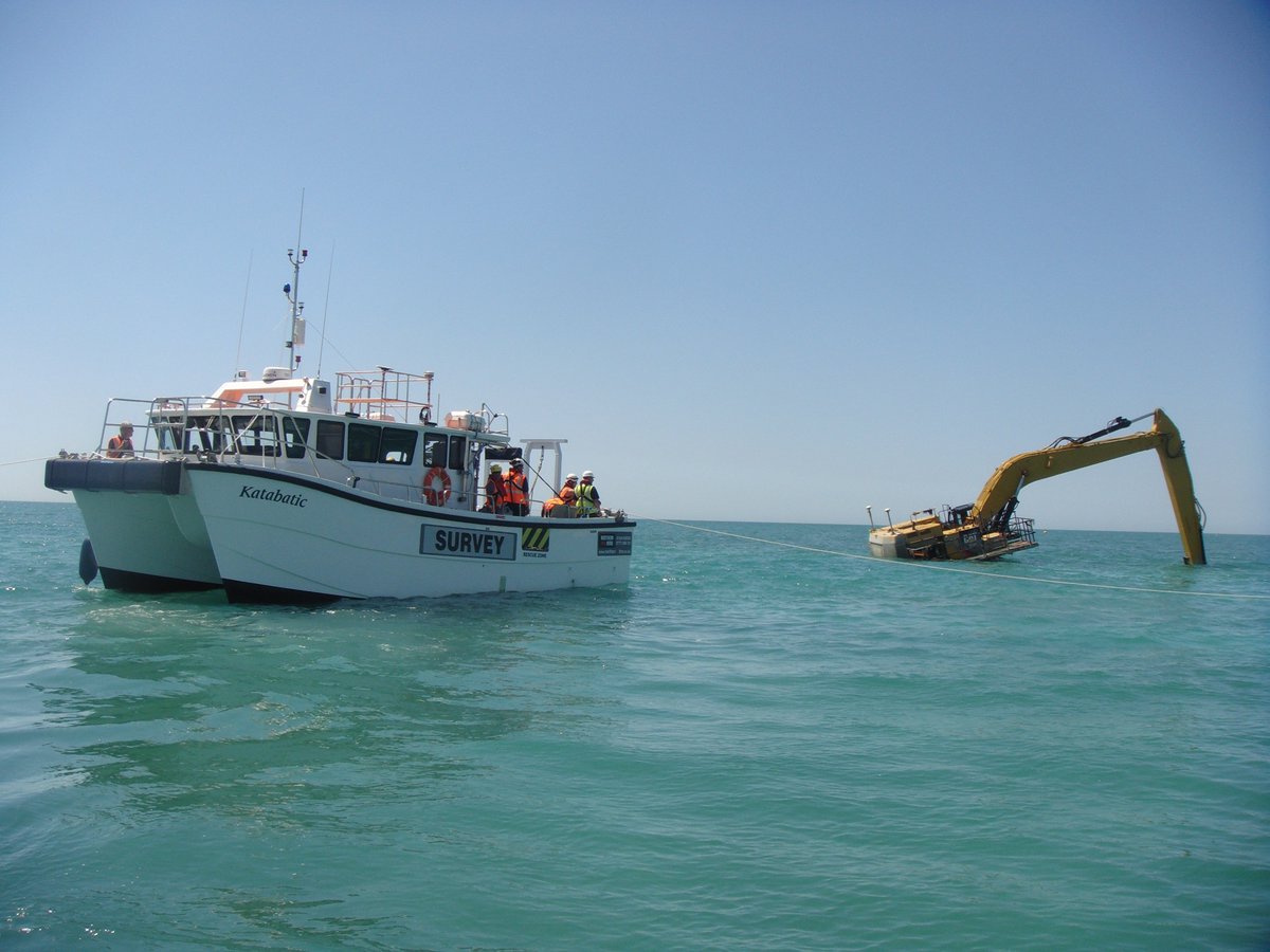 DSMC_UK's tweet image. DSMC complete project assisting the recovery of a stranded excavator. 12m catamaran mobilised and ready for immediate diving or survey works