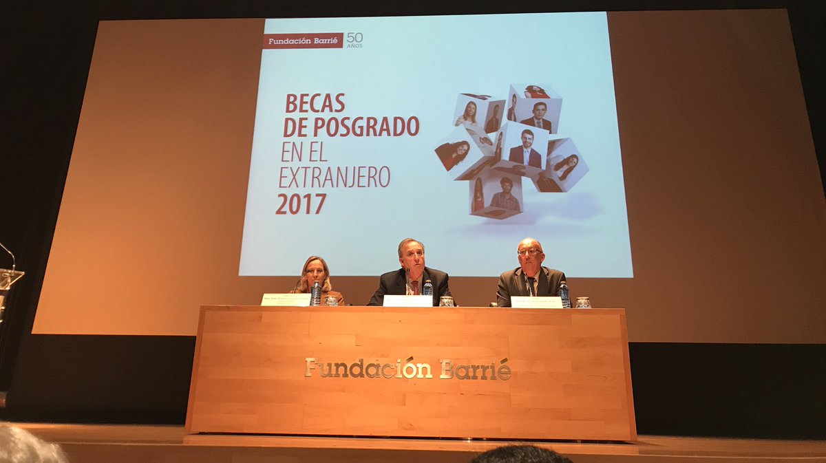 BarrieBecarios's tweet photo. Hoy se entregan los credenciales a 10 nuevos becarios de la @FundacionBarrie Enhorabuena a todxs y bienvenidxs #becariosbarrie https://t.co/BeDyNDv7tl