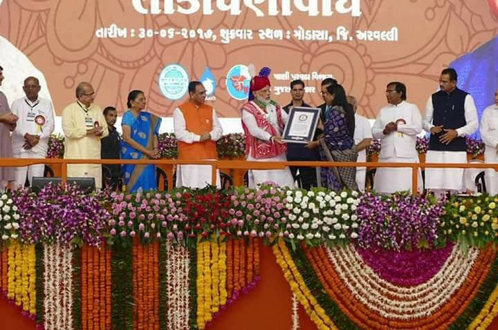 AravalliDM's tweet photo. PM Shri Narendra Modi received the world record certificate from the Guinness World record official at Modasa today.
@GWR @PMOIndia @CMOGuj https://t.co/rJf9sUIC5D