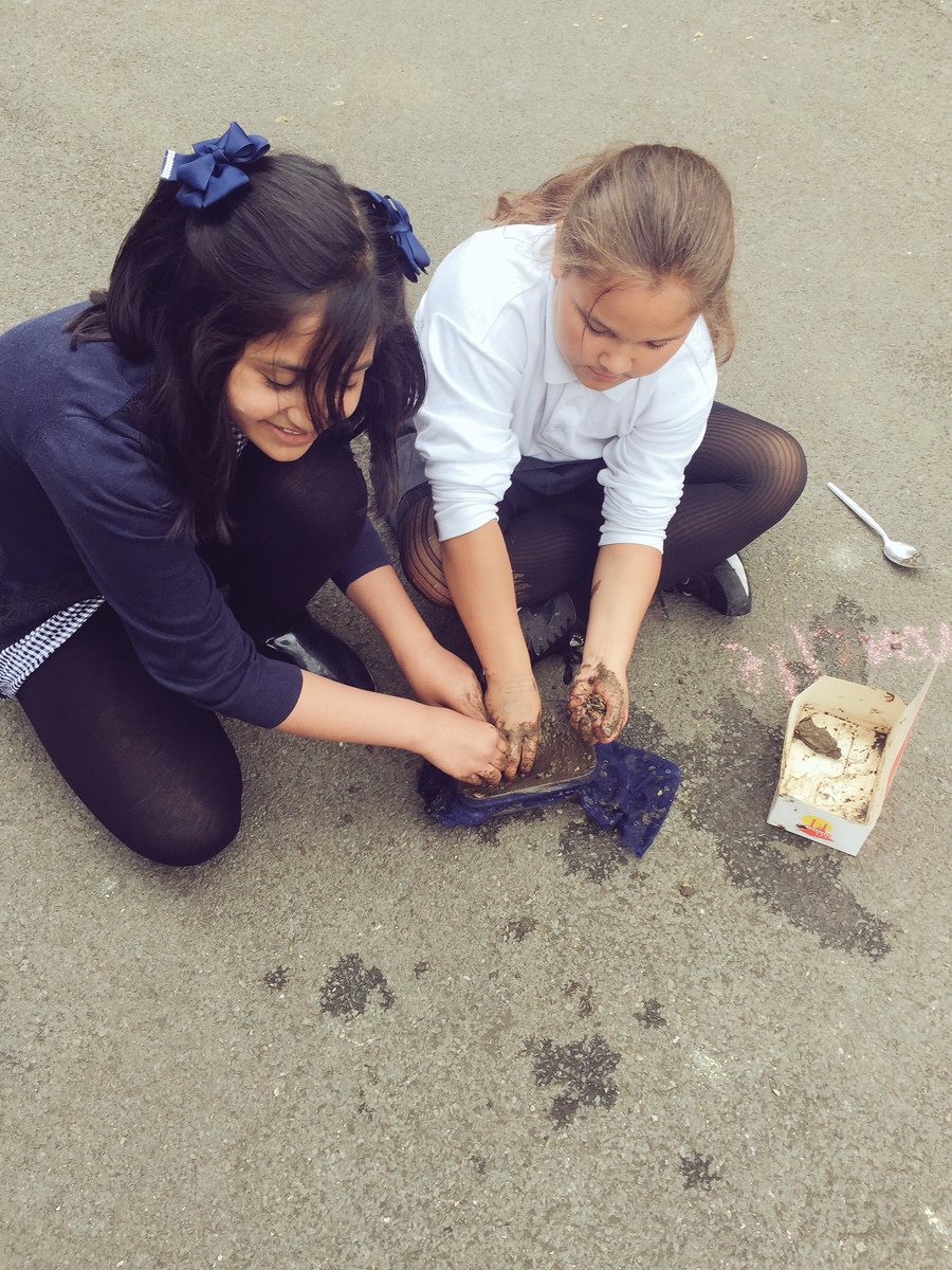 Stpauls17Tower's tweet photo. We love being outside investigating. We've been challenged to clean this dirty water. https://t.co/9rQrA7WgXg