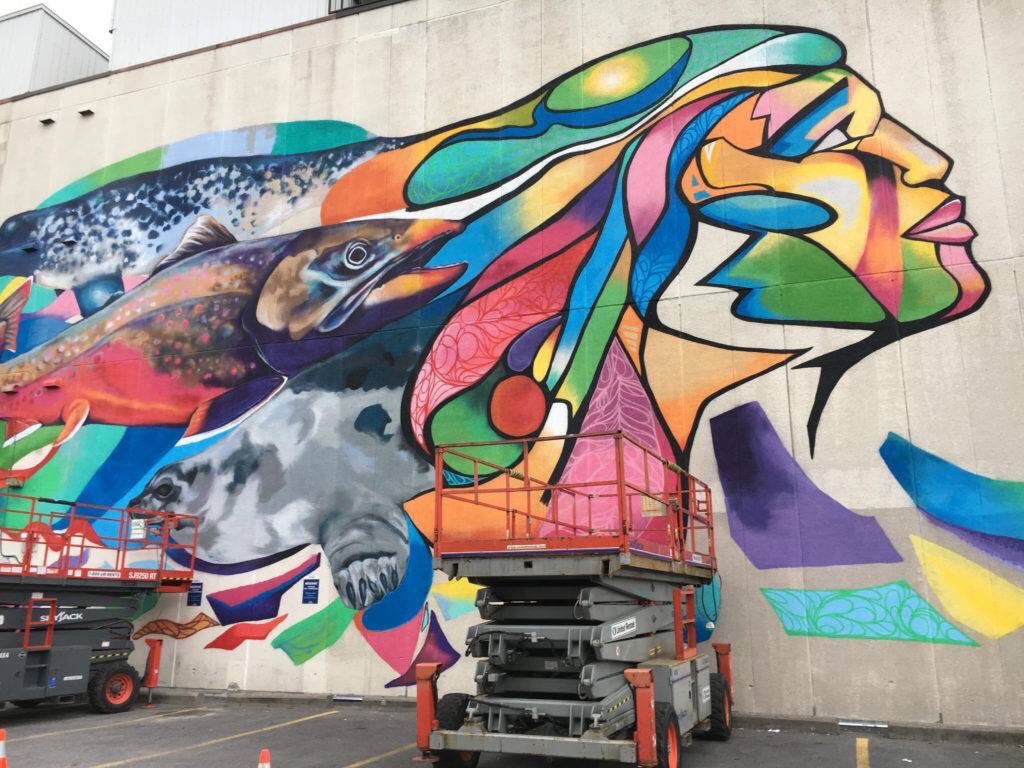 UpHere's tweet photo. Franco-Ontarian Métis artist @Mique44 will create a colourful piece inspired by her Anishinaabe roots thanks to @collegeboreal. https://t.co/0QYXUu5tIK
