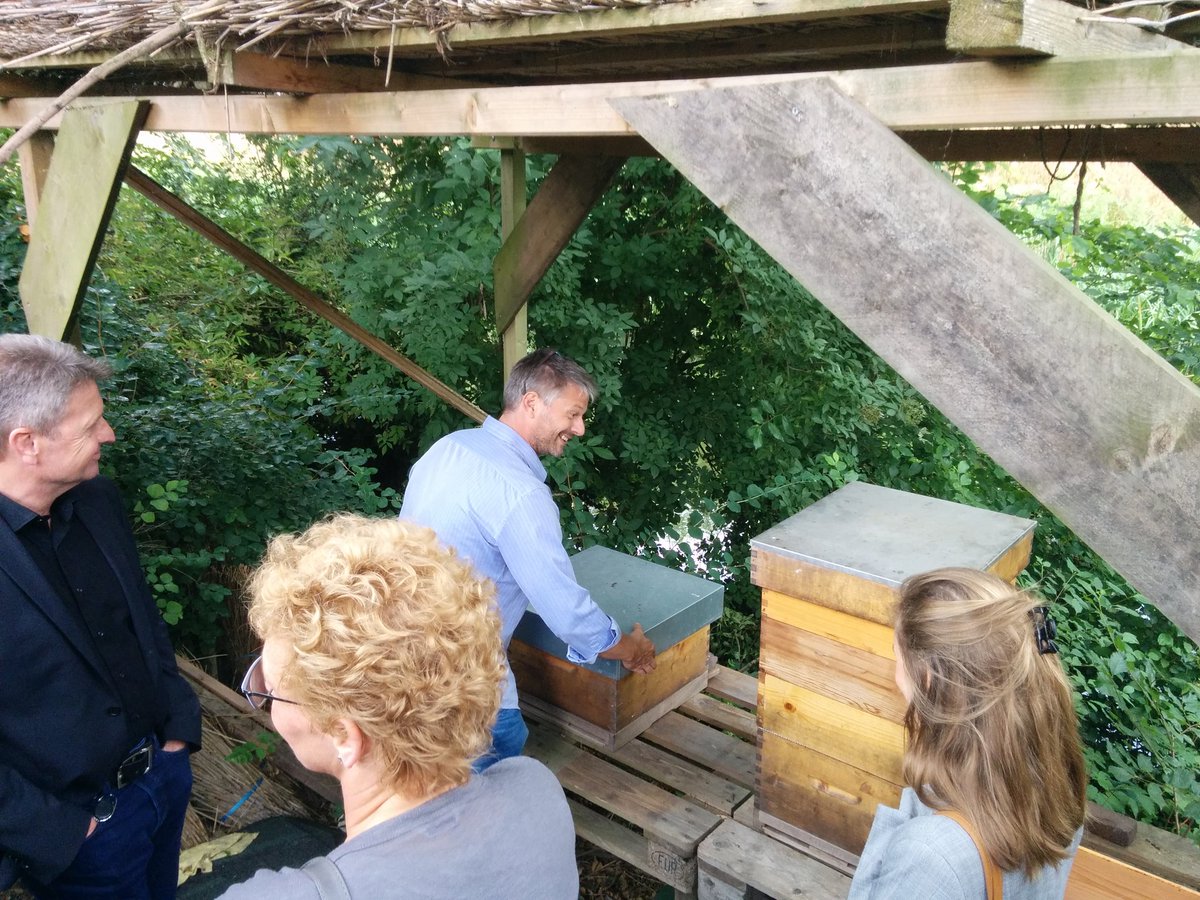 PieterStienstra's tweet photo. Bezoek met @raad015 aan #tastedelft dat interessante ideeën heeft over zelf openbaar #groen gaan beheren rond gebouw #right2challenge https://t.co/UWry0iLt5h