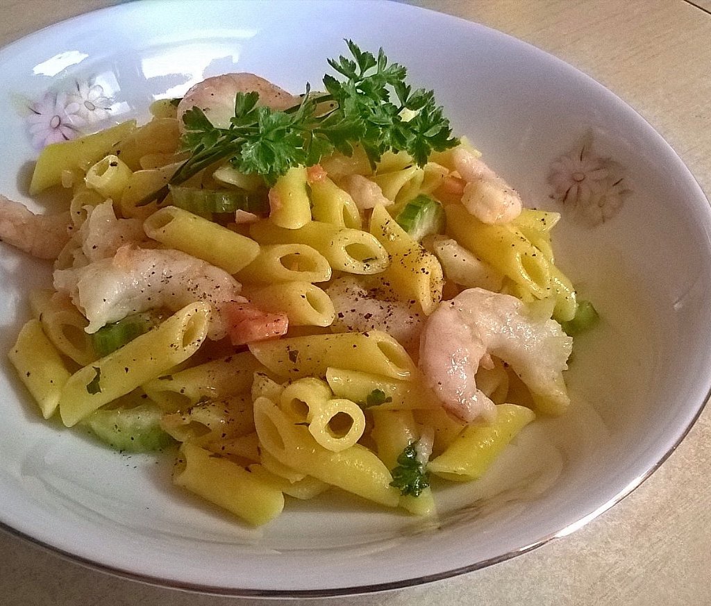 Cucinapugliese's tweet image. #pranzo 🍴 Insalata di Pasta speziata con gamberi!🍴#Pasta #cucina #Kitchen #tuttiincucina #food #foodblog #lunch