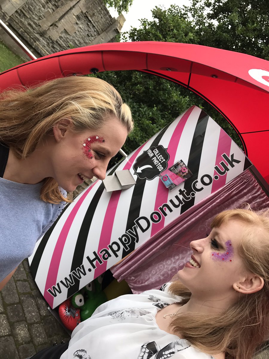 Face painting by <a href="/BeeUniqueBeauty/">Bee Unique Beauty</a> for <a href="/Gloscol/">Gloucestershire College</a> strawberry fair with @happydonutuk to record the day