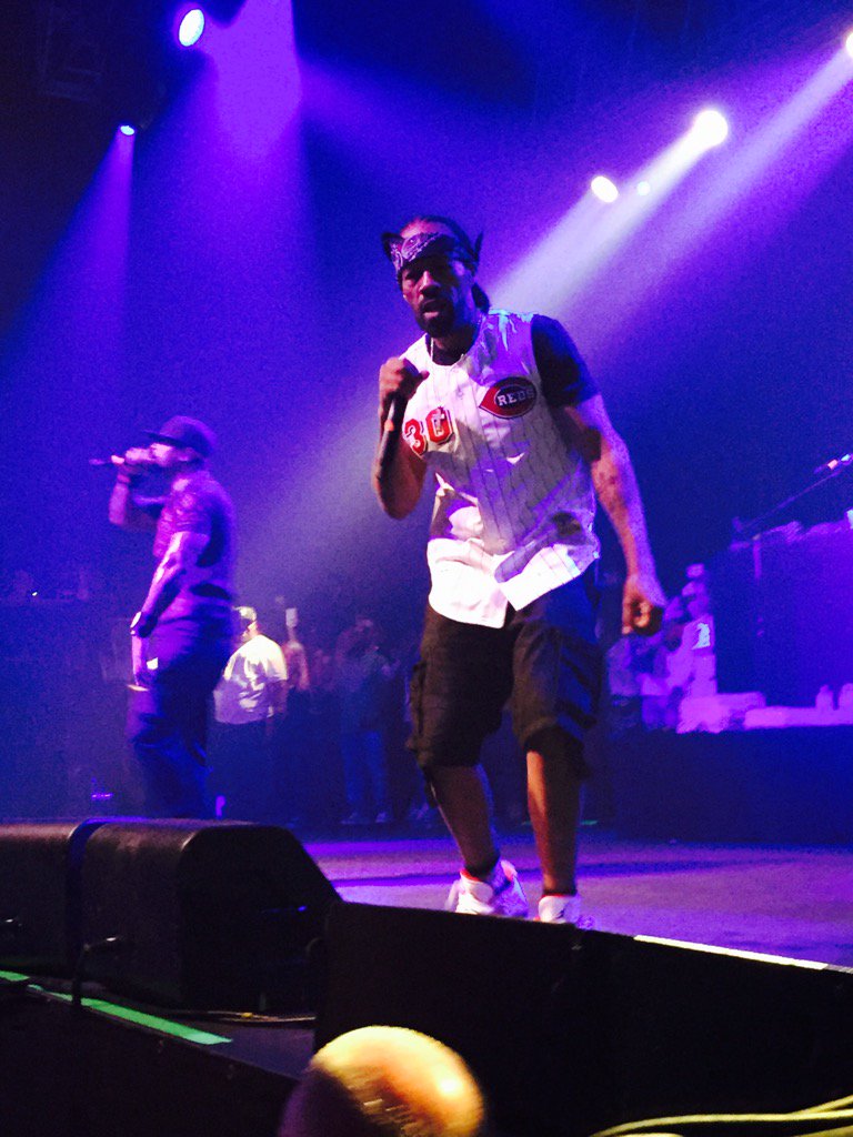 crissbruss's tweet photo. #redmanmethodman show was insane. They have so much energy in their show. They were hype.crowd was hyper! https://t.co/zBZ74CJNHz