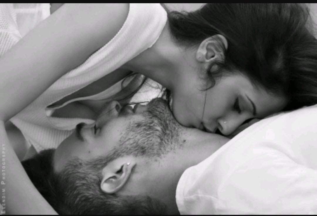 اشتهي إنّ أحفِرّ بِعُنقَكْ قُبِلهّ عمِيقّه يَزرّقُ جِلدُكَ مِنّ قُوتِهَا ،’ يَحسِدُكَ علِيها كُل مَن يراهَها ..