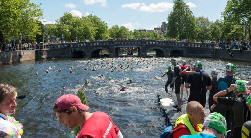RWW2017's tweet photo. Kom tussen 15:30 en 18:00 de zwemmers van @010swim aanmoedigen vanaf de Drijvende Trappen in de Leuvehaven of bij @H2otelRotterdam! #RWW17 https://t.co/bQXTPbc7Oz