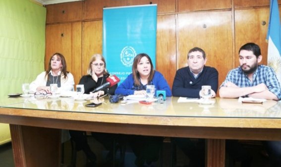 bienalsurrgl's tweet photo. El CPE suspendió el receso, descontará días y pedirá declarar ilegal el paro https://t.co/bUu004fDYu https://t.co/8O0KdToLWK