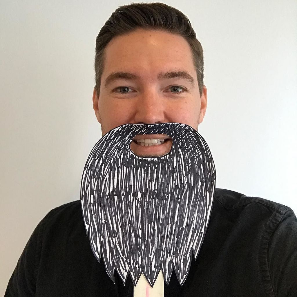 midget_sk8's tweet photo. My beard selfie for #lewisweek https://t.co/rv1ZbeBXSd https://t.co/mFUb9FhIQZ