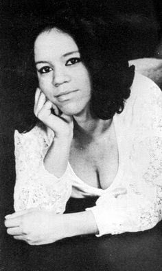 I want to wish a very Happy Birthday to Florence Ballard! 
(June 30 1943-February 22 1976) 