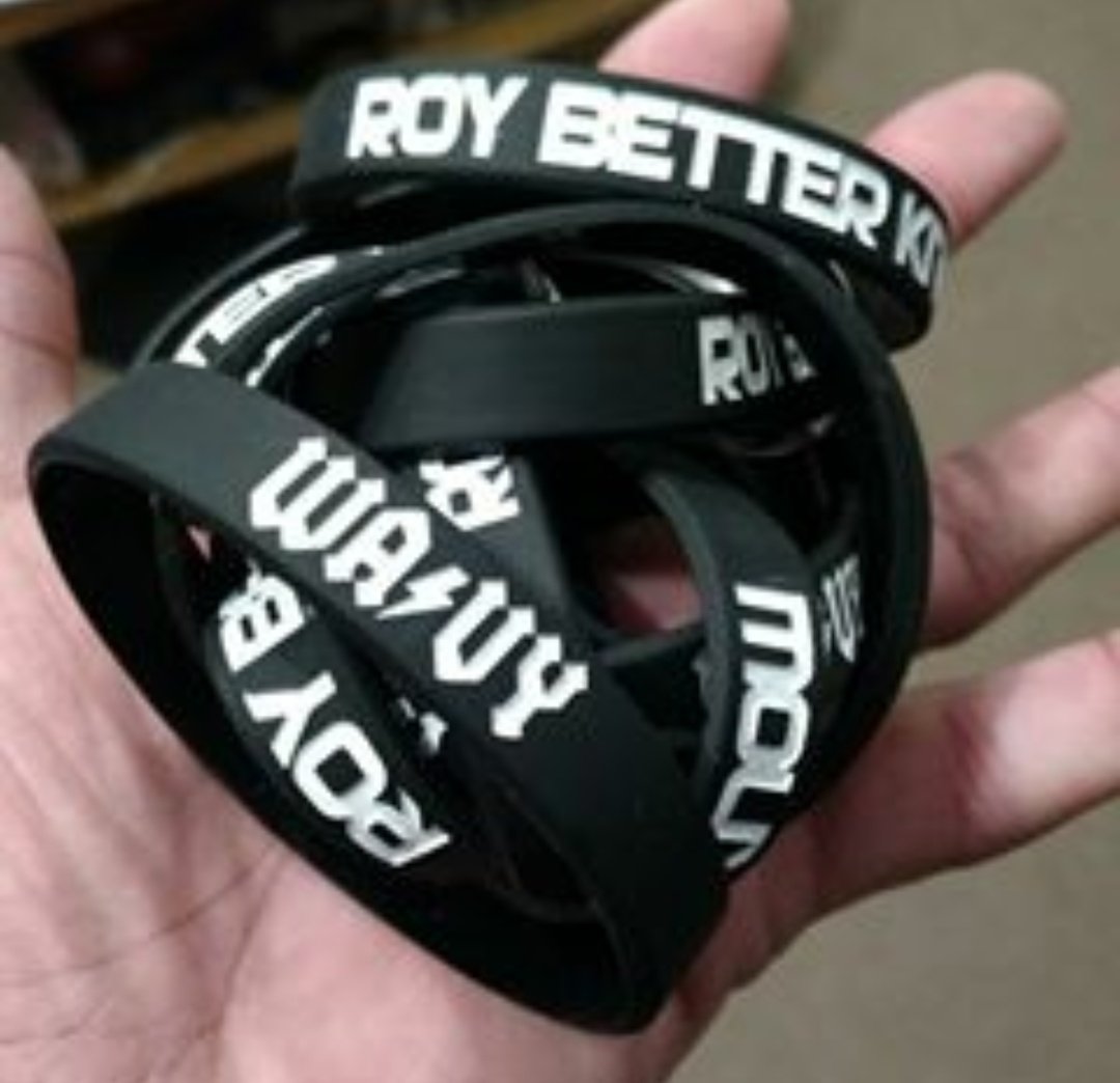 TheBigWavy_'s tweet photo. Für morgen:
Die Leute von Köln, bringen Sie alle Ihr Geld mit Ihnen, ich habe Waren (T-Stücke, Armbänder, Fotos) #wellig 🌊🇩🇪 https://t.co/IKhsga9Mve