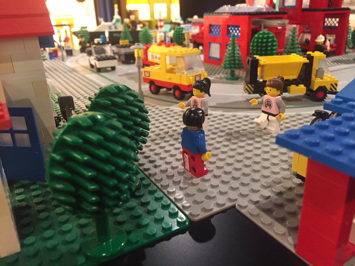 ChristophRytz's tweet photo. thanks @LEGO_Group for an inspiring visit with @EMScomAlumni #emscom #aarhusstudytrip https://t.co/OGoBJ3a7Ml